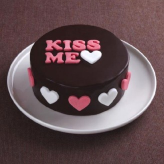 Kiss me cake  Valentine Week Delivery Jaipur, Rajasthan
